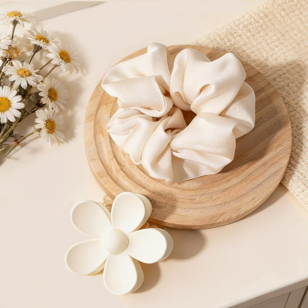 Mirasphere banda para cabello beige puesta, accesorio práctico y versátil