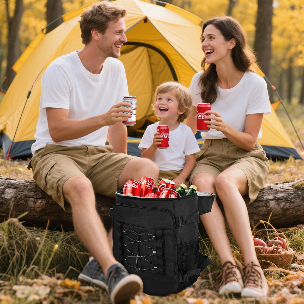 MIYCOO mochila junto a latas y botella para mostrar escala y capacidad real