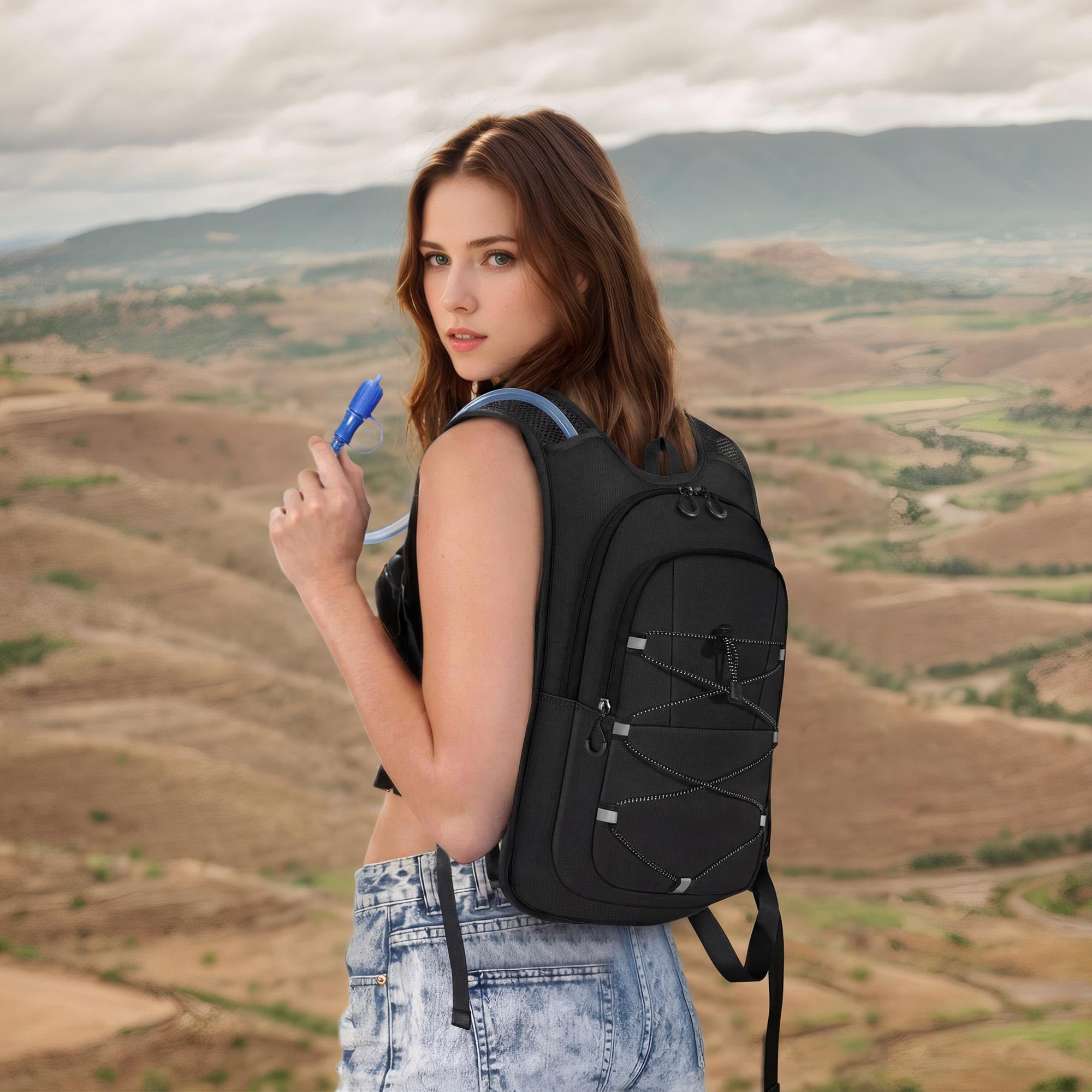 MIYCOO mochila en uso por corredor de trail ofreciendo hidratación rápida
