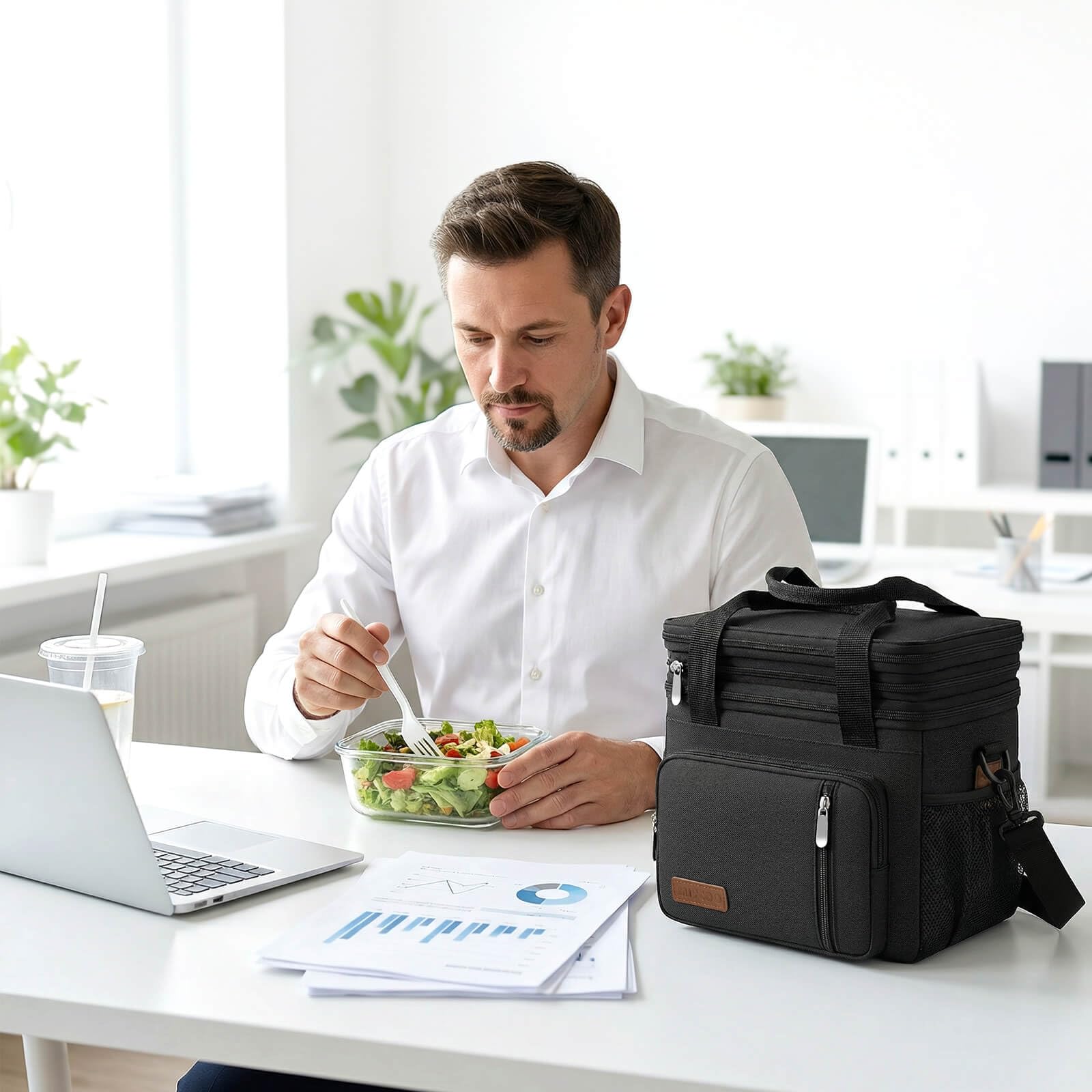 MIYCOO bolsa en un picnic al aire libre mostrando versatilidad y estilo