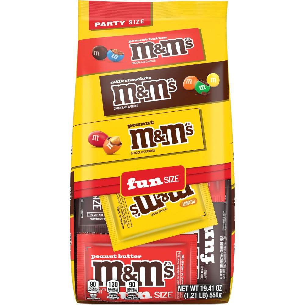 M&M'S primer plano chocolate visible, marca y textura apetecible