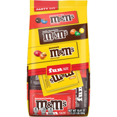 M&M'S primer plano chocolate visible, marca y textura apetecible