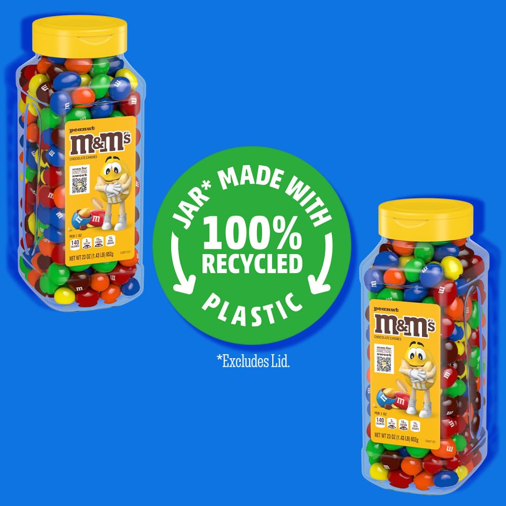 M&M'S primer plano del cacahuate tostado y chocolate, textura crujiente visible