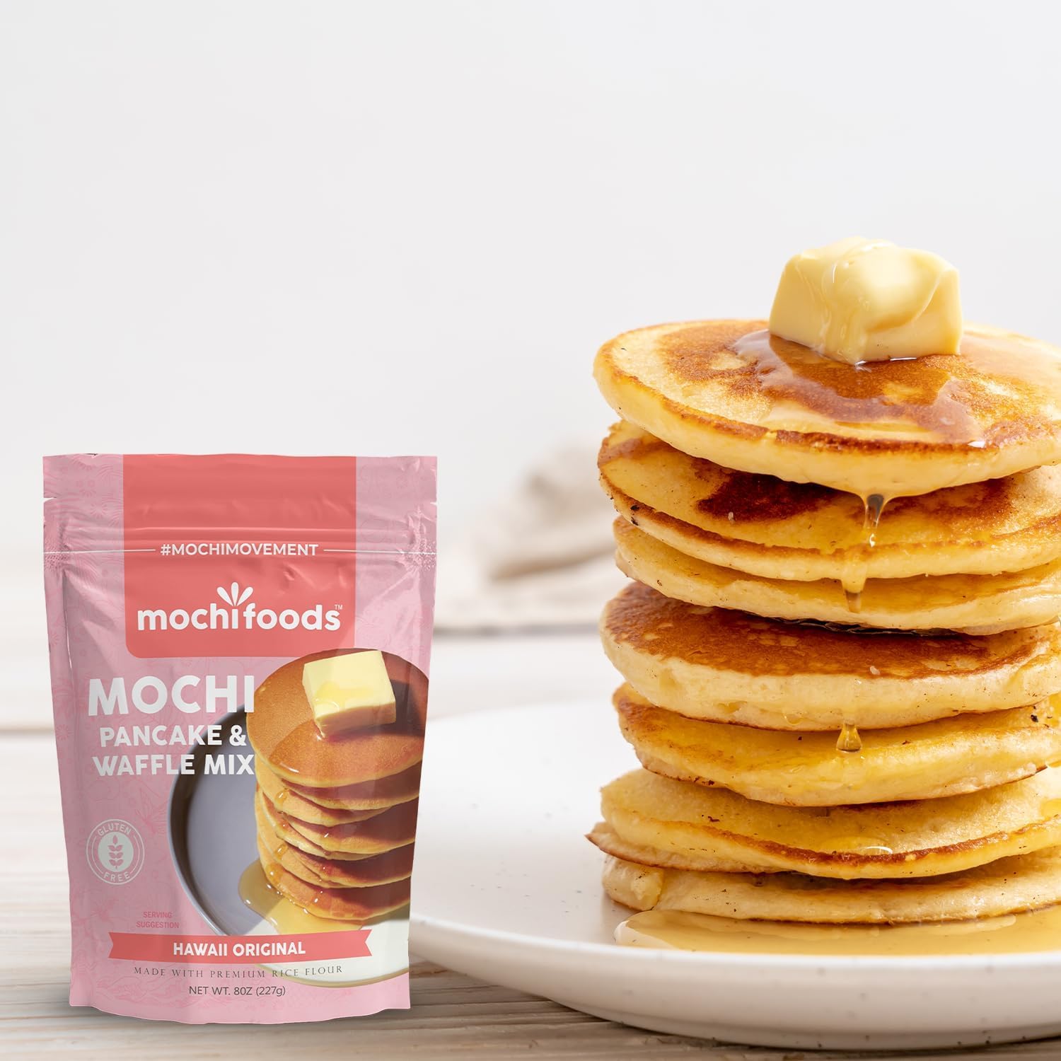Mochi Foods hotcakes listos en plato con topping, muestra aspecto esponjoso y masticable
