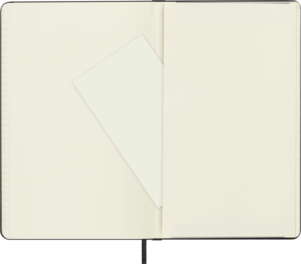 Moleskine comparación de tamaño en mano mostrando su portabilidad