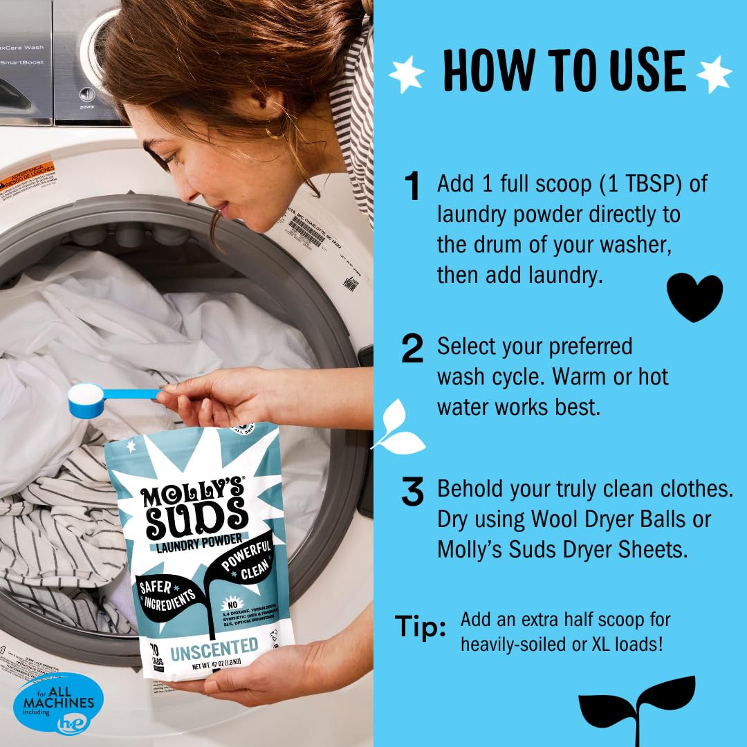 Molly's Suds polvo disolviéndose en lavadora HE para limpieza profunda segura