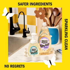 Molly's Suds en uso limpiando biberón, seguro para artículos de bebé