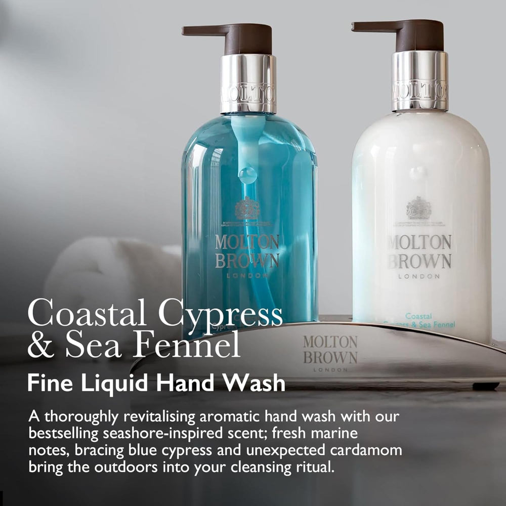 Molton Brown detalle de etiqueta con nombre del aroma y garantía de calidad