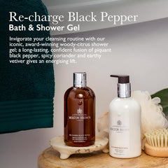 Molton Brown textura del gel espumoso que limpia y revitaliza la piel