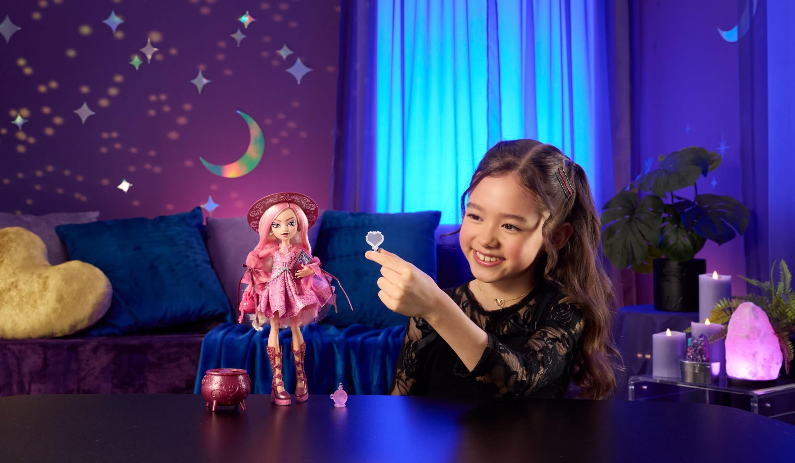 Monster High detalle del vestido de Carina Song mostrando texturas y colores llamativos