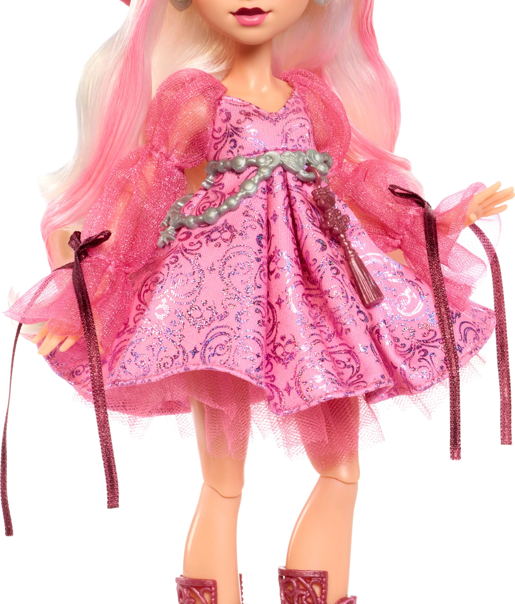 Monster High muñeca Carina Song en manos de niña fomentando imaginación y amistad