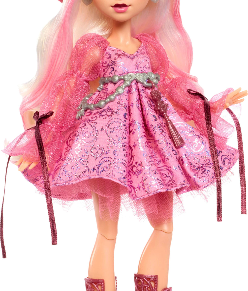 Monster High muñeca Carina Song en manos de niña fomentando imaginación y amistad