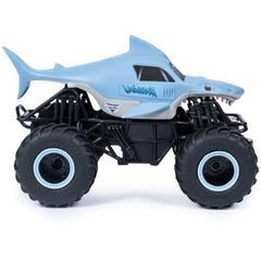 Monster Jam Megalodon realizando salto para diversión extrema