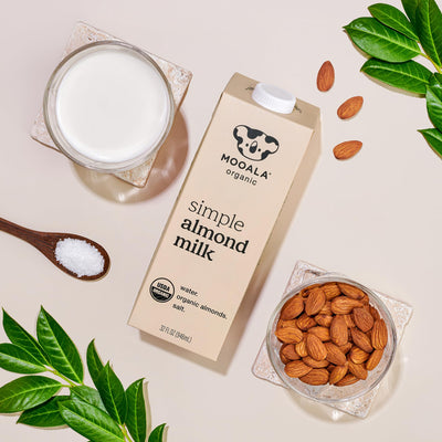 Batido de frutas cremoso con Mooala demostrando versatilidad saludable