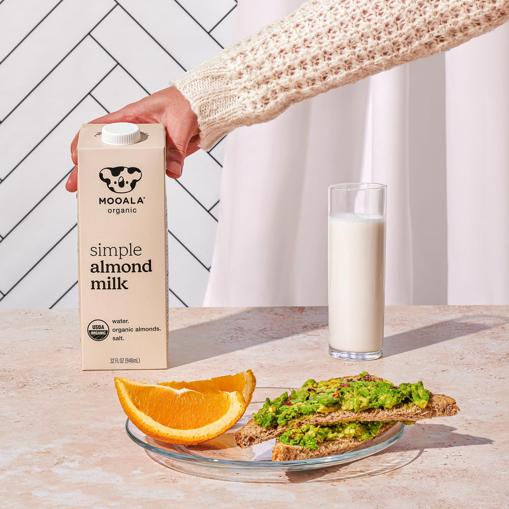 Comparación de tamaño 32oz Mooala junto a fruta para referencia visual