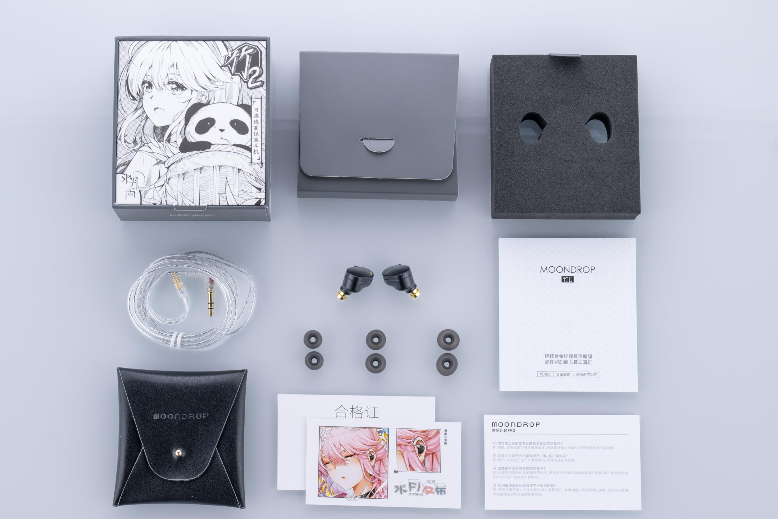 Moondrop CHU II comparación de tamaño junto a moneda para escala real