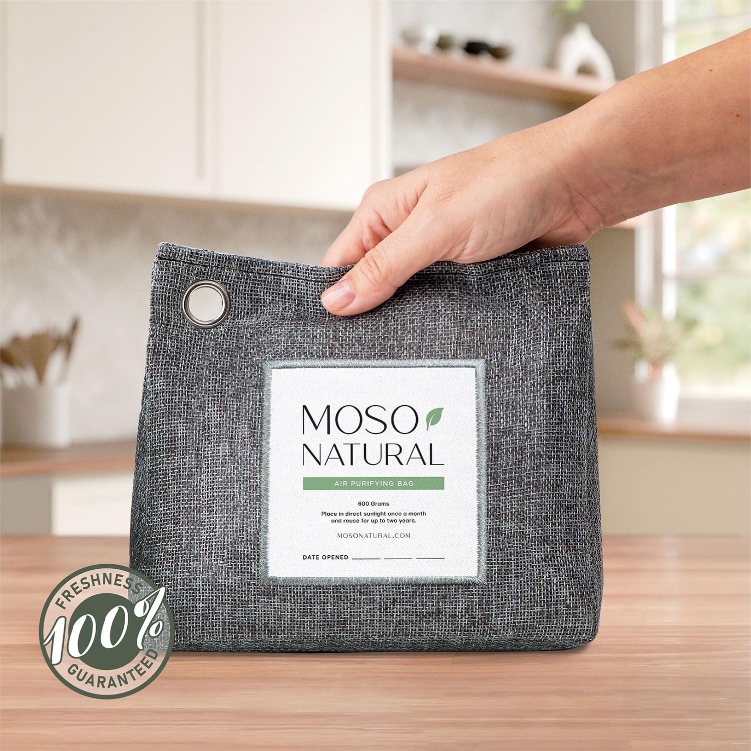 MOSO NATURAL primer plano del carbón de bambú, textura porosa que absorbe olores
