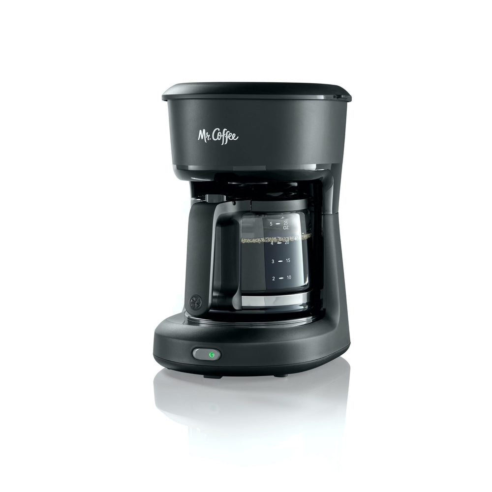Mr. Coffee vista frontal de la cafetera 5-Cup, eficiente y compacta