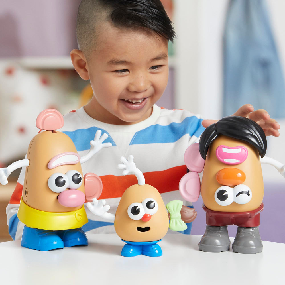 Mr. Potato Head niños jugando en familia promoviendo juego social y creatividad