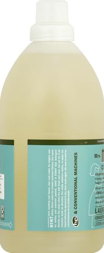 Mrs. MEYER'S vertiendo detergente en lavadora HE, ahorro por carga