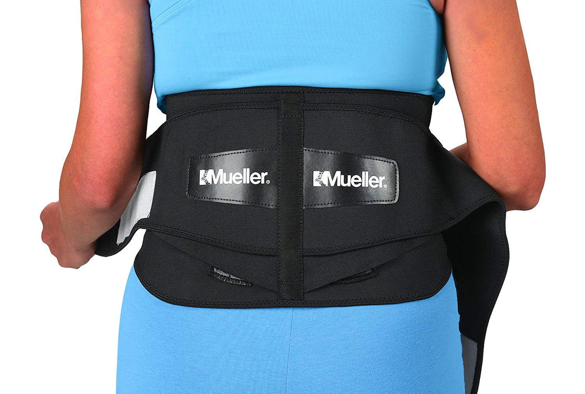 MUELLER faja lumbar frontal mostrando cierre ajustable y acabado negro para estabilidad