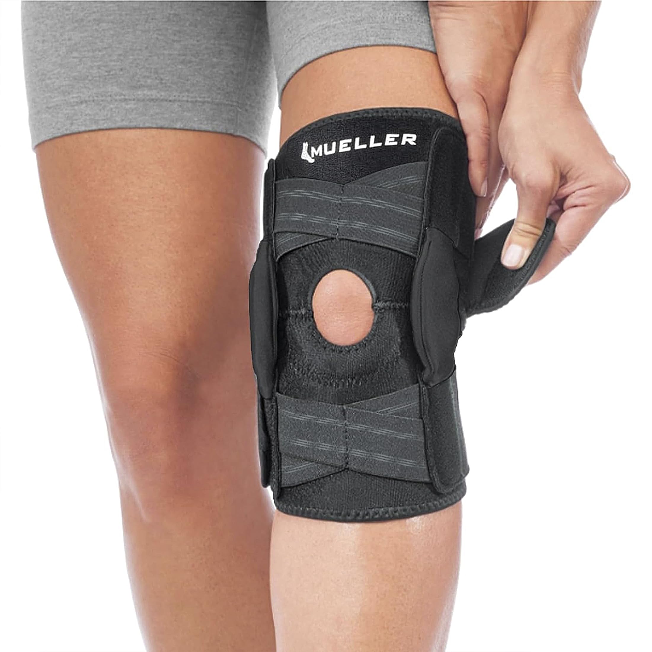 MUELLER rodillera frontal en empaque mostrando ajuste y compresión