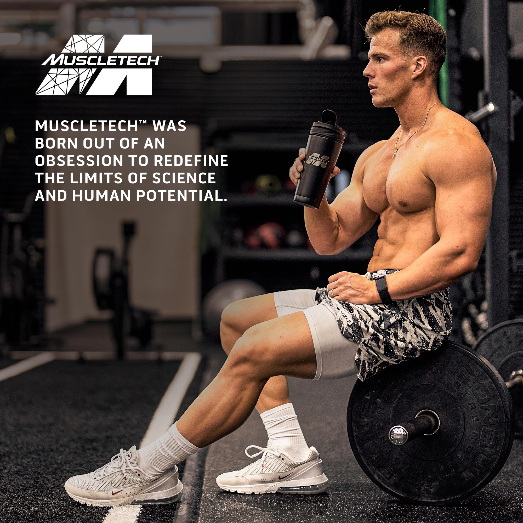 MuscleTech AlphaTest en ambiente de gimnasio mostrando uso en rutina de entrenamiento