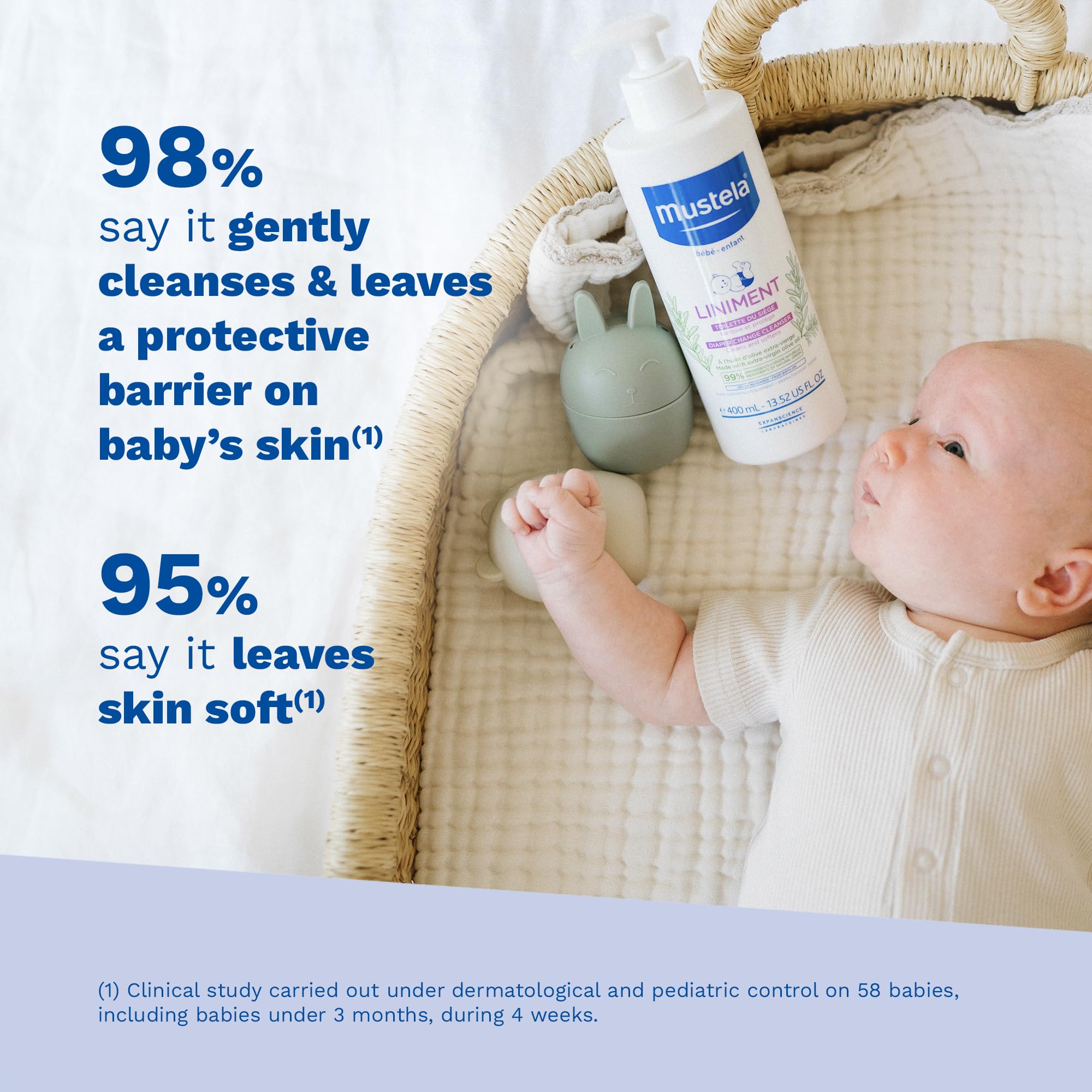 Mustela textura cremosa en la mano que muestra emoliencia nutritiva