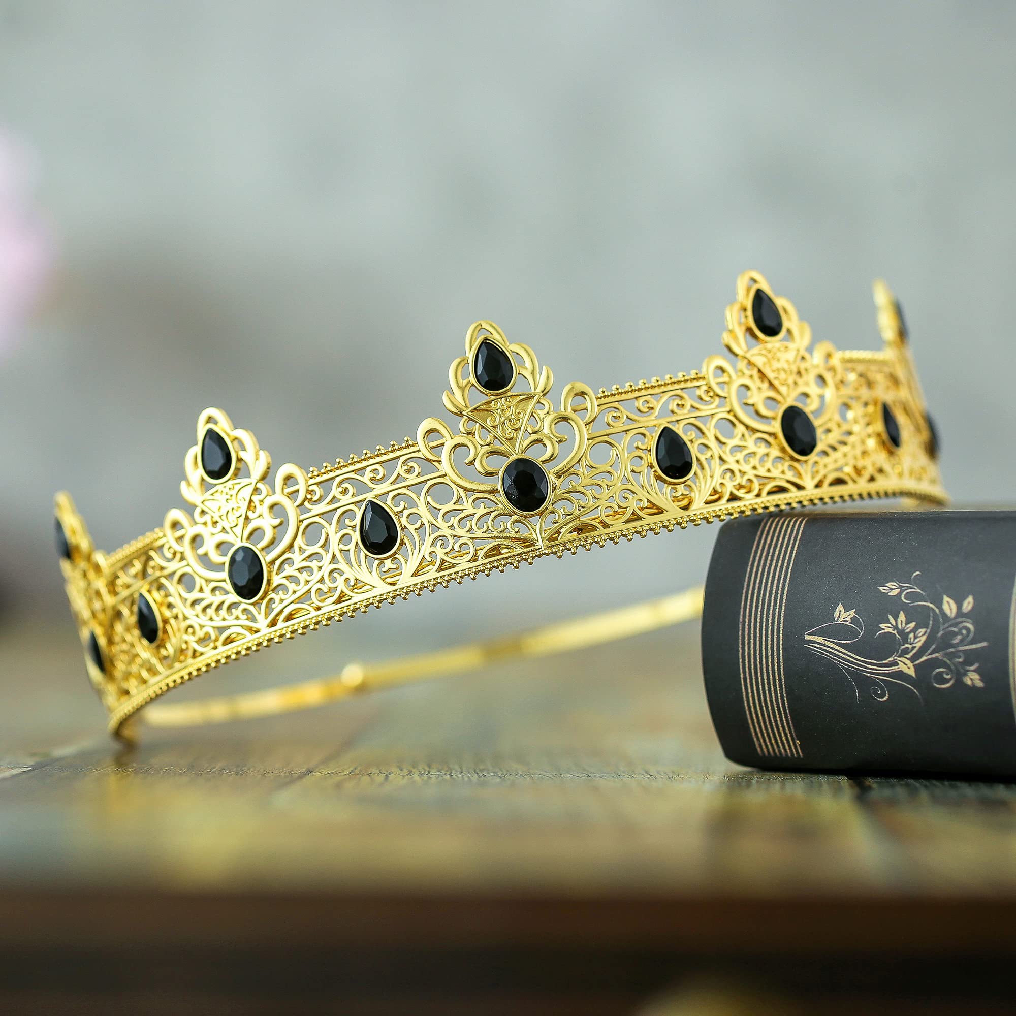 NA King Crown detalle metal dorado acabado resistente y elegante
