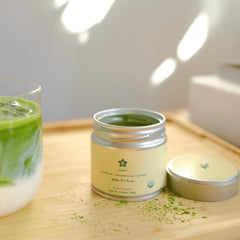 Nami Matcha preparado con chasen tradicional demostrando técnica y resultado
