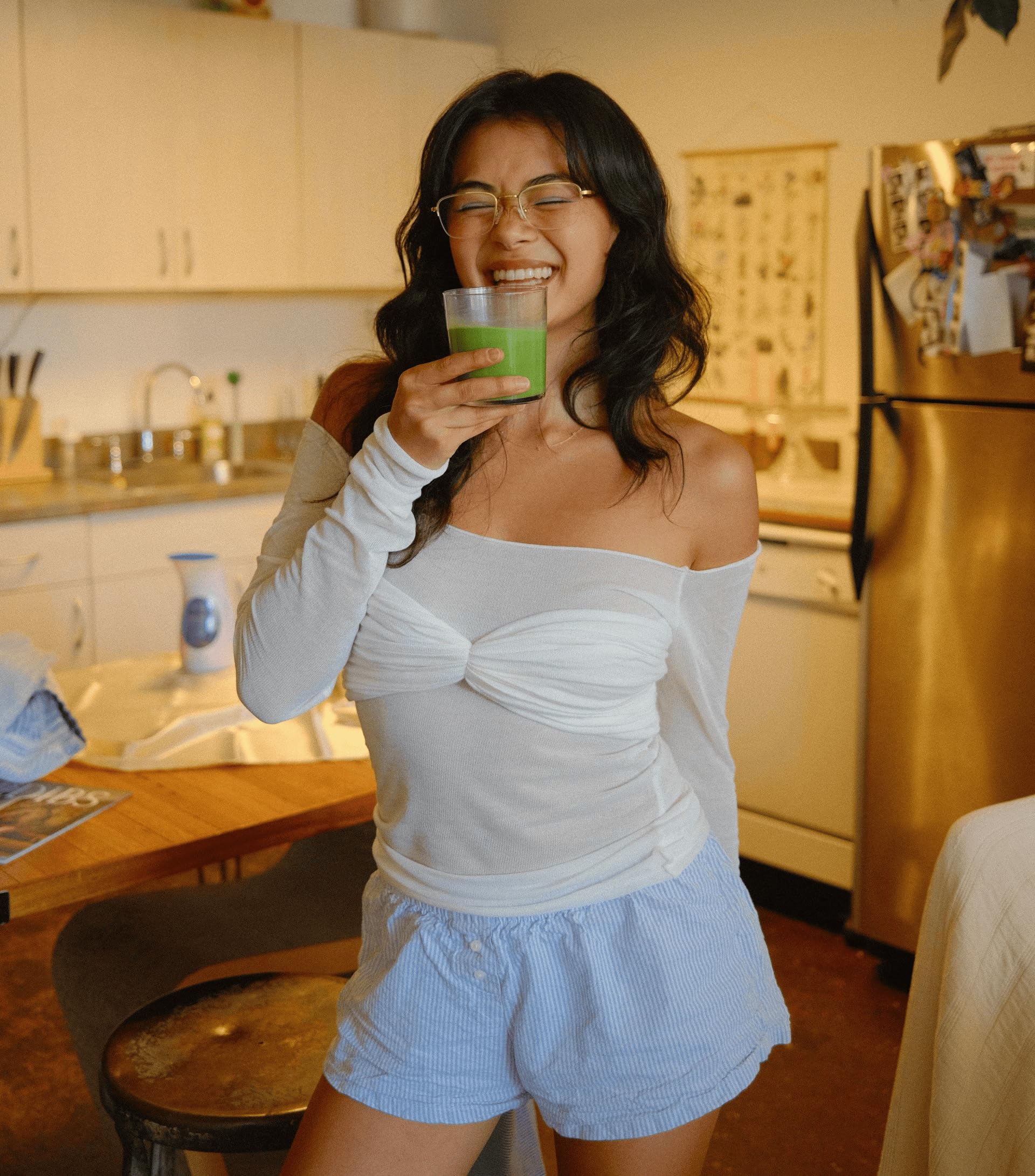 Nami Matcha tamaño comparado en mano enfatizando cantidad práctica 30g