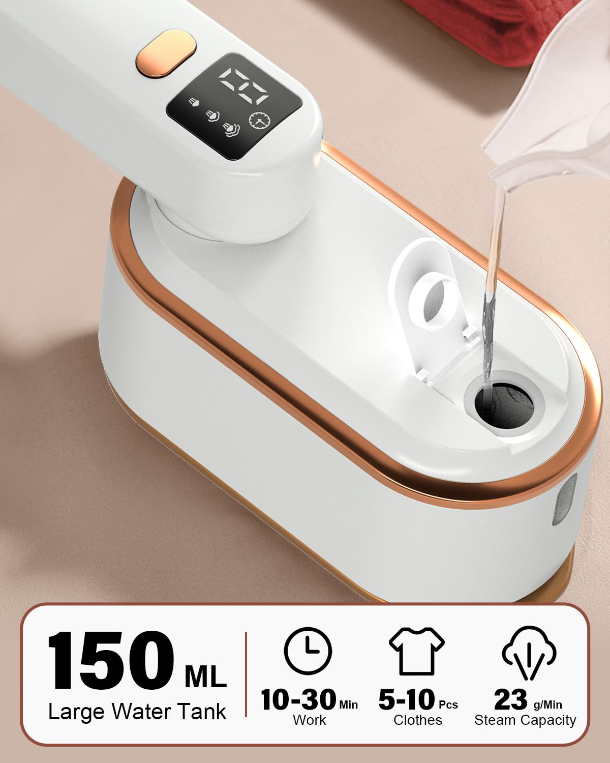 NAMMARO depósito de 150 ml siendo rellenado, capacidad suficiente para múltiples prendas