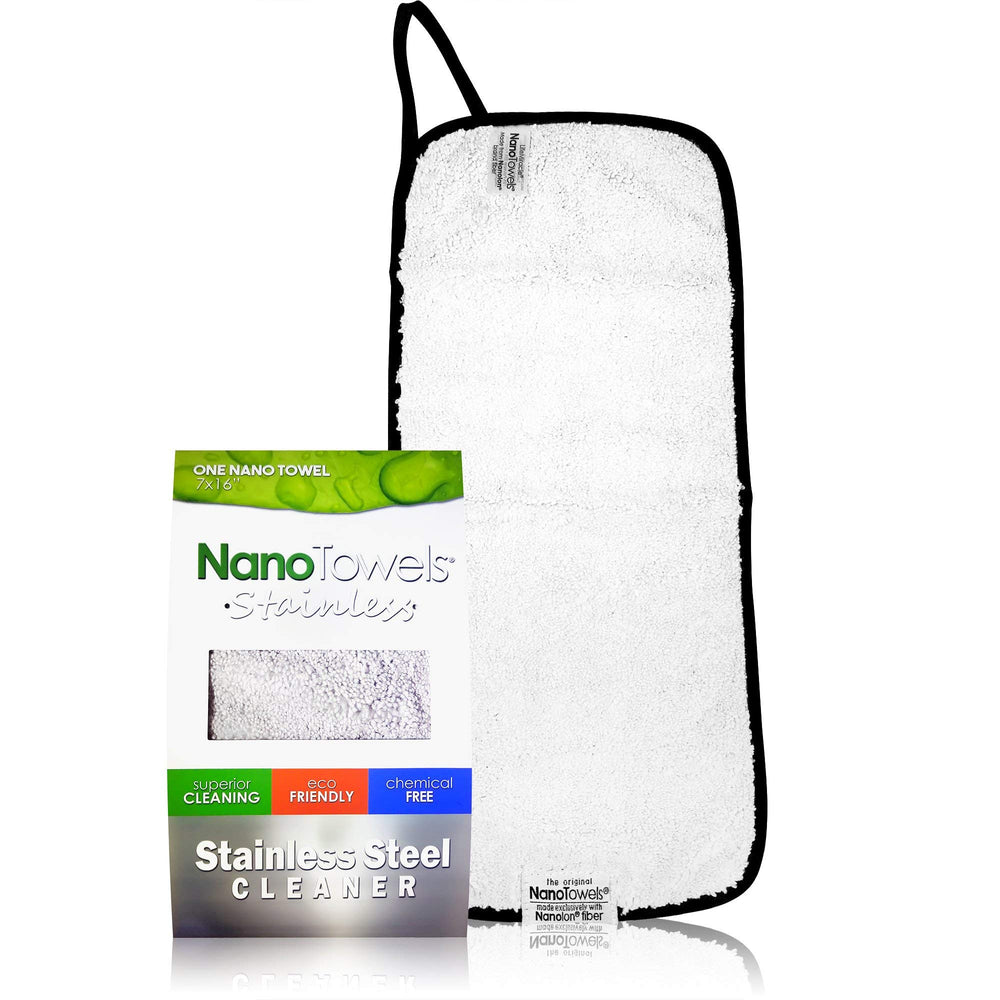 Nano Towels puliendo microondas logrando acabado uniforme y sin huellas