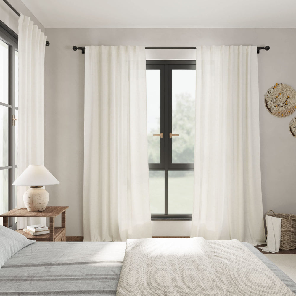Nanspring ambiente de salón con cortinas creando atmósfera acogedora