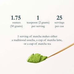 Naoki Matcha primer plano del polvo fino que destaca color verde vibrante y textura suave