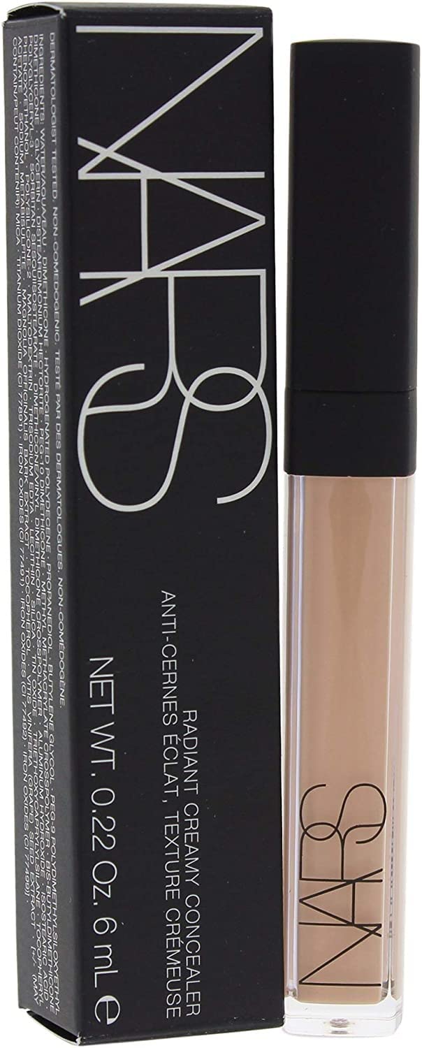 NARS corrector frontal mostrando el tono Crème Brûlée y envase práctico