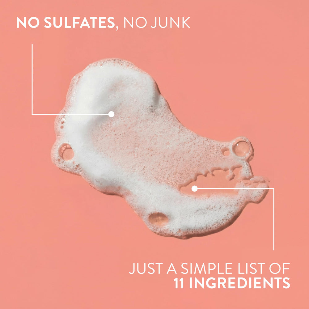 Native producto aplicado sobre cabello mojado en ducha, demuestra uso cotidiano eficaz