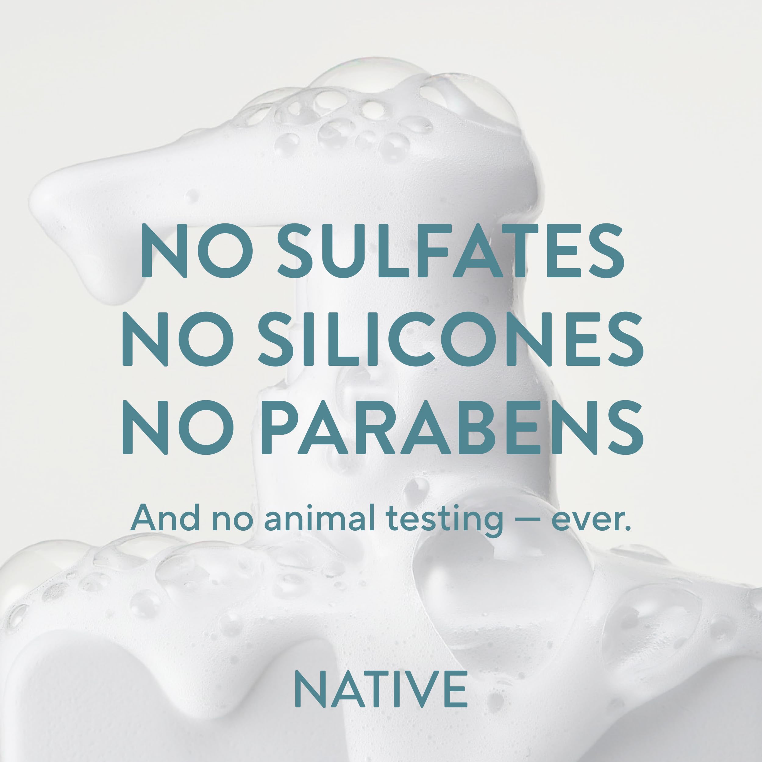 Native producto en baño minimalista sugeriendo rutina diaria relajante