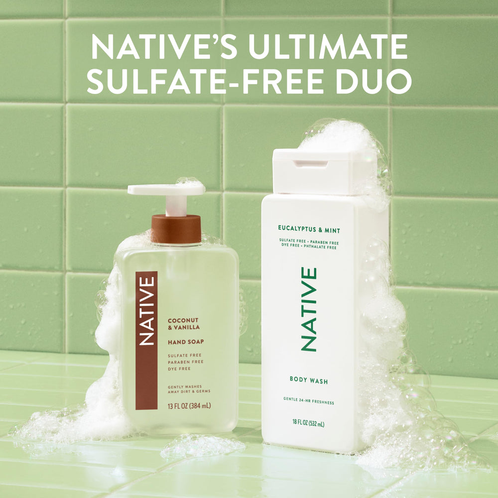 Native producto junto a hojas de eucalipto resaltando frescura