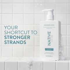 Native textura del champú cremosa que indica limpieza suave para el cabello
