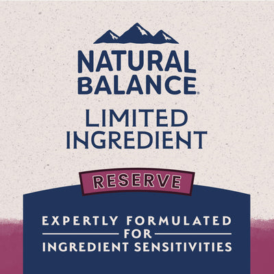 Natural Balance mascota comiendo alimento seco aporta satisfacción y palatabilidad