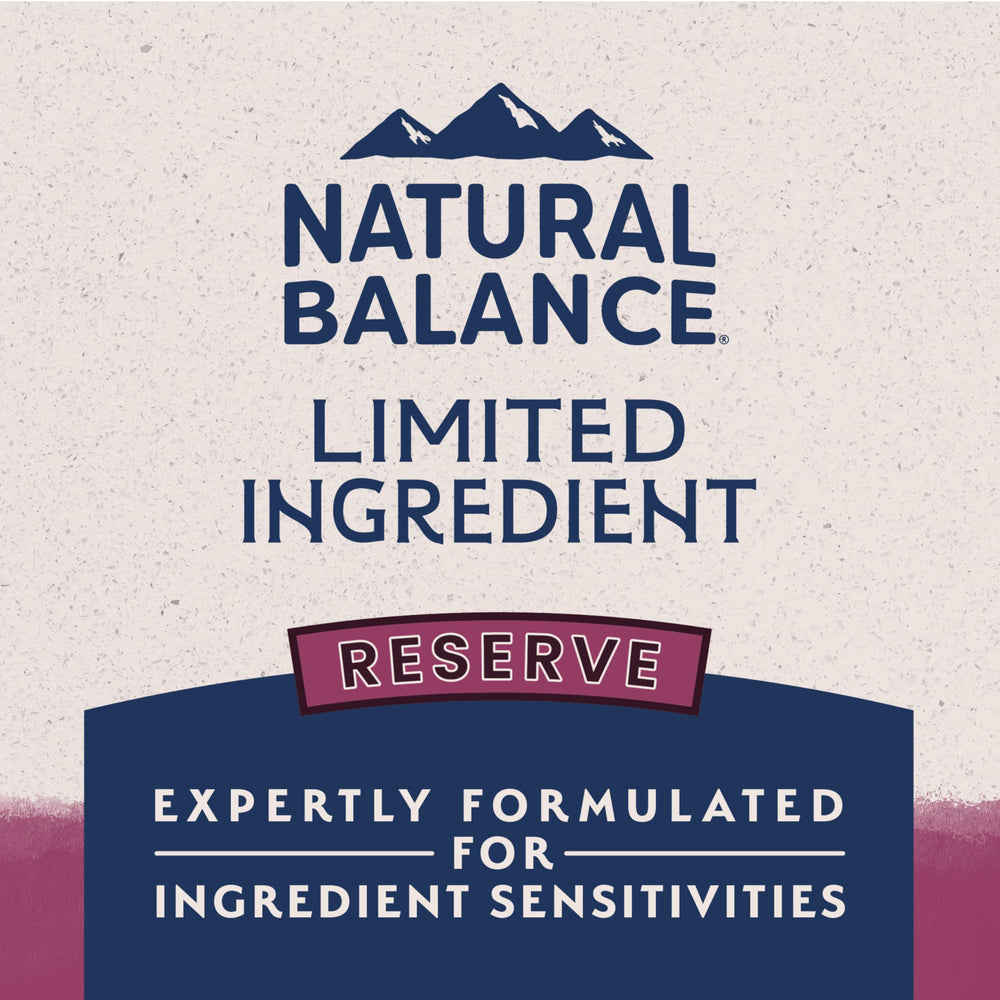 Natural Balance mascota comiendo alimento seco aporta satisfacción y palatabilidad