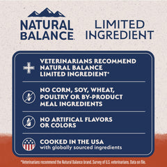 Natural Balance bolsa 4 lb junto a regla para comparar tamaño práctico