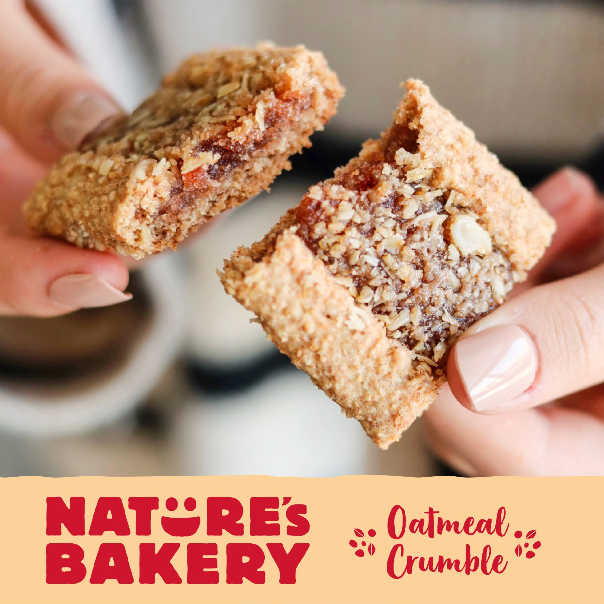 Nature's Bakery barras junto a una taza de café, combinación para desayuno