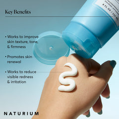 Naturium envase con bomba y etiqueta visible, facilita aplicación dosificada y cómoda
