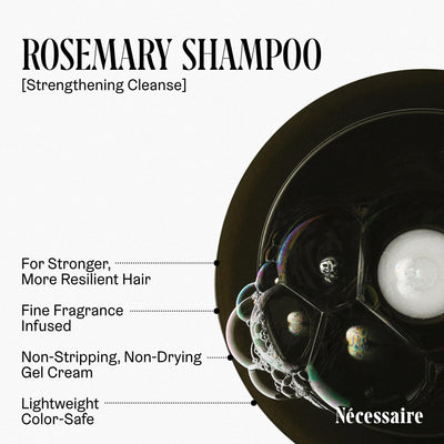 Nécessaire textura del champú gel-crema mostrando espuma suave y limpieza delicada