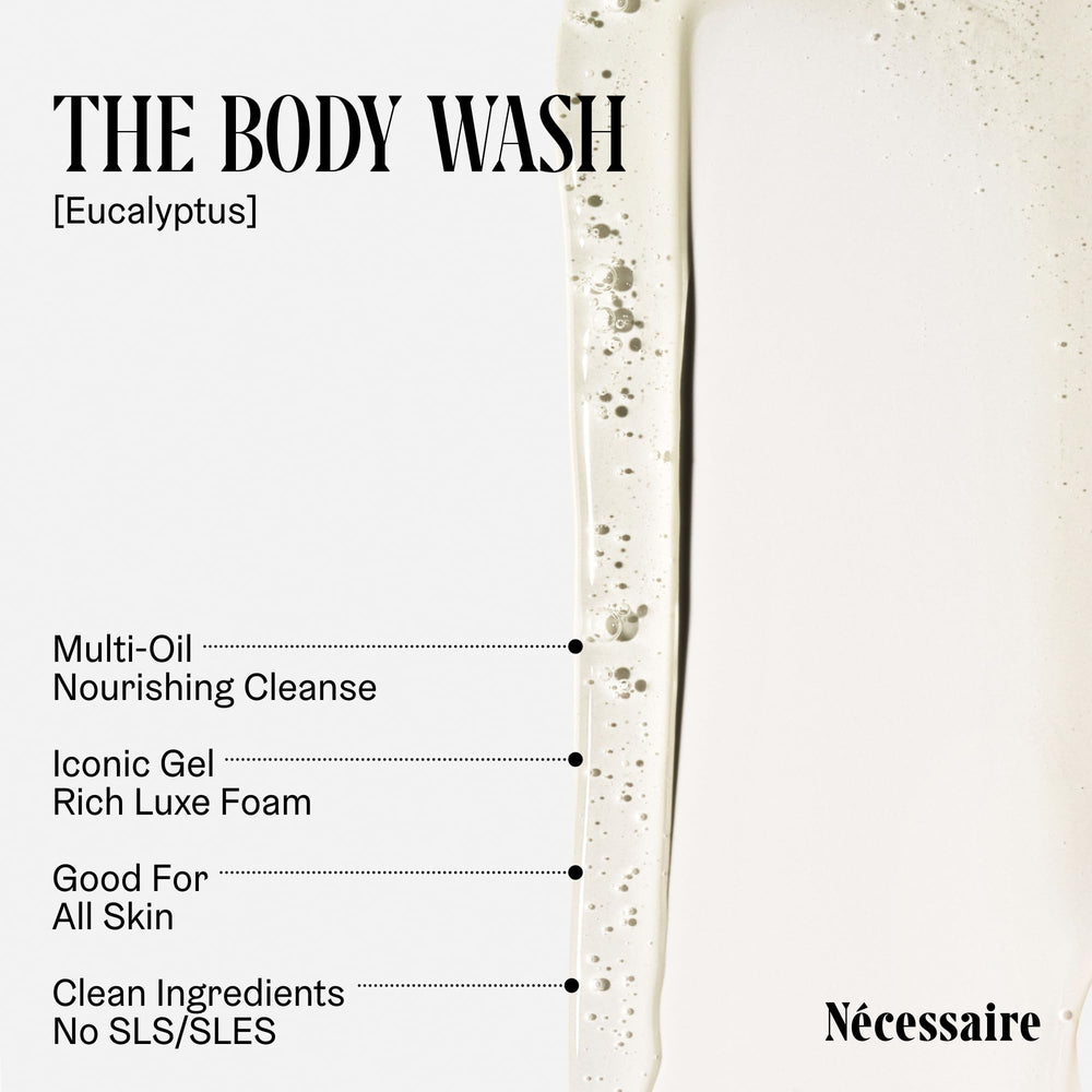 Nécessaire textura de espuma cremosa que demuestra limpieza suave