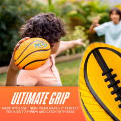 NERF balon en uso exterior niños lanzando con control y seguridad