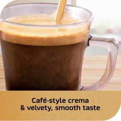 NESCAFÉ Gold espresso blonde primer plano del polvo sugiriendo disolución rápida