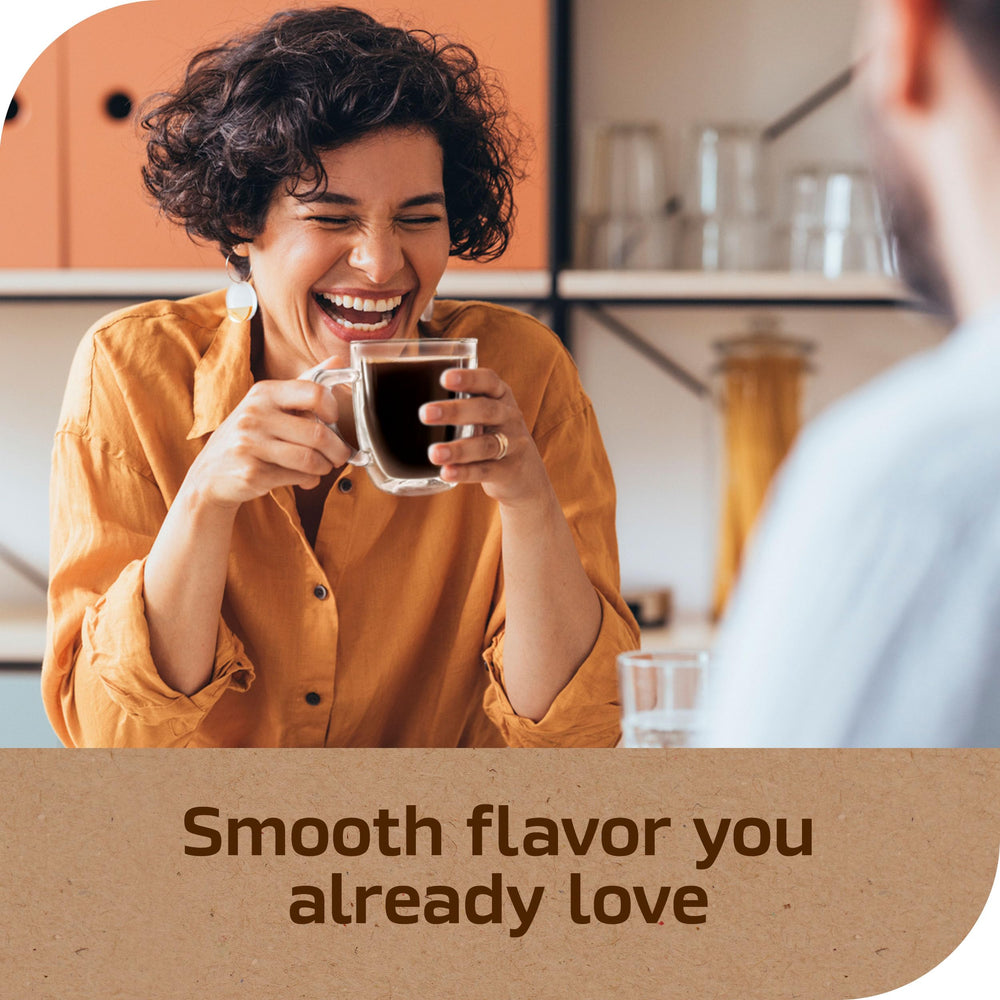 NESCAFÉ Taster's Choice frasco en escritorio de oficina para pausa rápida